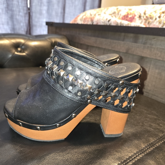 Harley-Davidson Black and Brown Platform Shoes with Studded Details - Picture 1 of 3
